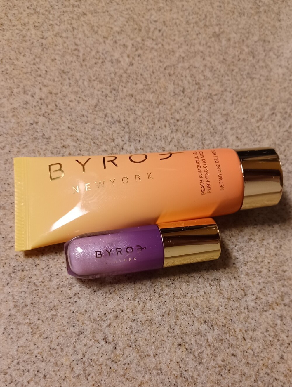 × BYROЭ Peach Purifying  Clay Mask And Sugar Plum Shimmer Lip Oil